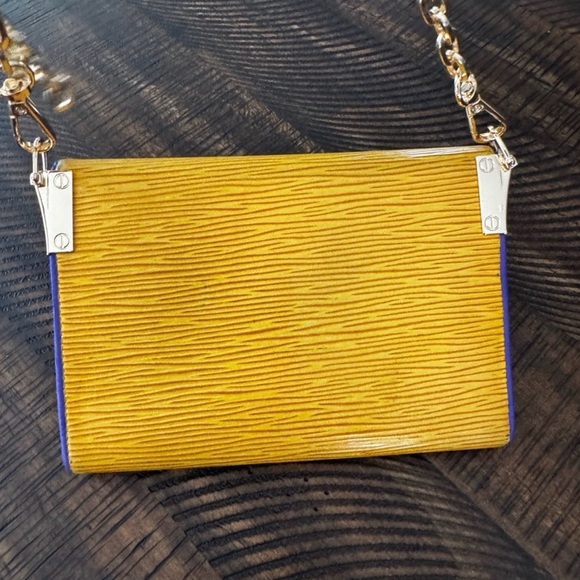 LOUIS VUITTON Epi Leather Yellow Porte Monnaie Billets Cartes Wallet
converted - Picture 11 of 12